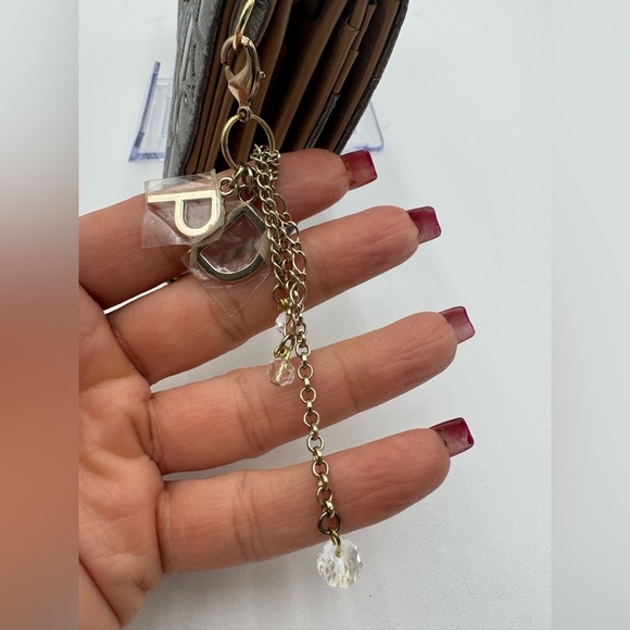 Pinky & Dianne NWOT, Spacious spacious Silver n Tan Long  Wallet with Charm - Picture 6 of 11